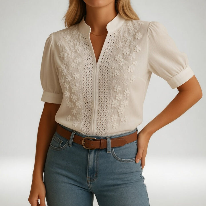Clara | Blouse broderie anglaise col V raffinement naturel